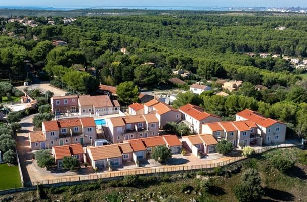 Residence la provence, Aparthotel la provence long term apartment rental for long stay, long term rental close to fos sur mer, martigues, istres, port de marseille, miramas