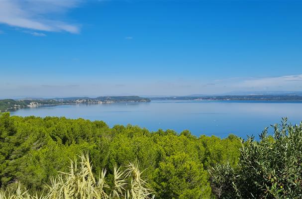 apart'hotel holidays residence la provence apartment rental for holidays business trip with sea view  on Etang de Berre close to saint mitre les remparts, fos sur mer, istres, martigues, miramas, marignane, port de bouc, Marseille port, Aix en provence