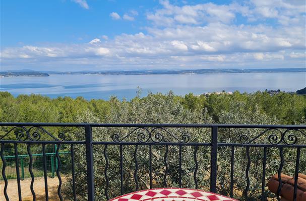 Apart'hotel Holidays residence la provence with swimmming pool with sea view on Etang de Berre close to Saint mitre les remparts, fos sur mer, istres, martigues, port saint louis, miramas, Marignane, port de bouc, port de Marseille, aix en provence