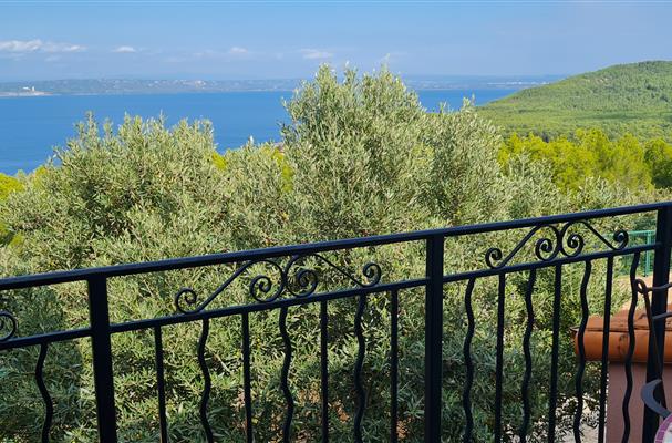 Apart'hotel Holidays residence la provence with swimmming pool with sea view on Etang de Berre close to Saint mitre les remparts, fos sur mer, istres, martigues, port saint louis, miramas, Marignane, port de bouc, port de Marseille, salon de provence
