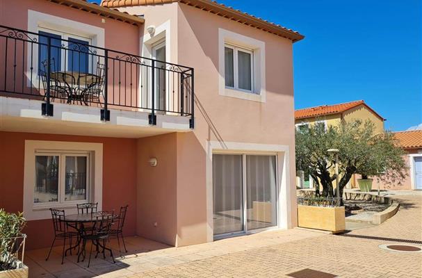 fully equiped T2 apartment with balcony and terraces