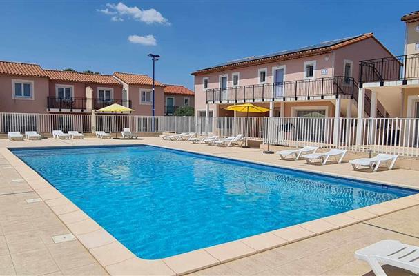 holiday residence and Aparthotel la provence with swimming pool close to sea, beaches of blue coast, cote bleue, etang de berre, bouches du rhone,  cassis, Marseille, verdon beach, fos sur mer beach, holiday rental with swimming pool,