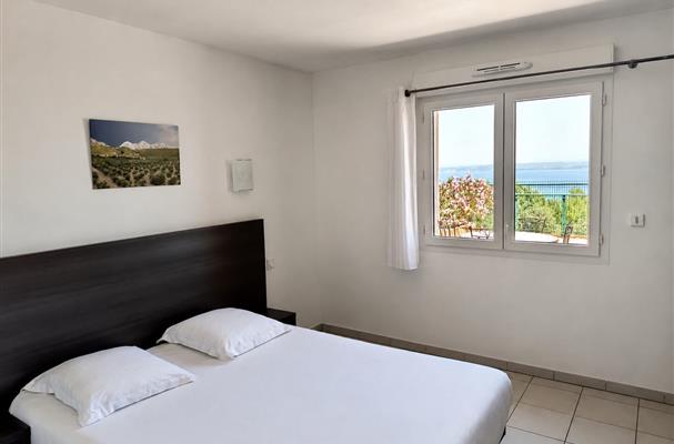 Lightly double room with the panoramic view on the Etang de Berre Residence La Provence 