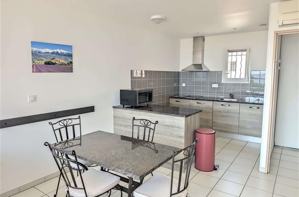 Fully equiiped kitchen with cooking space Residence La Provence