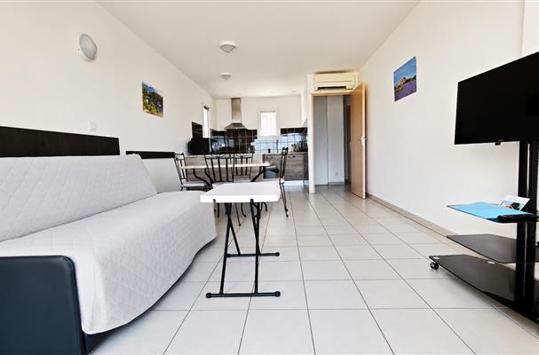 living room television appart-hotel Residence-La-Provence