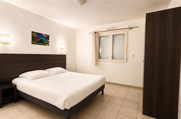 Spacious bedroom for night shift Residence La Provence